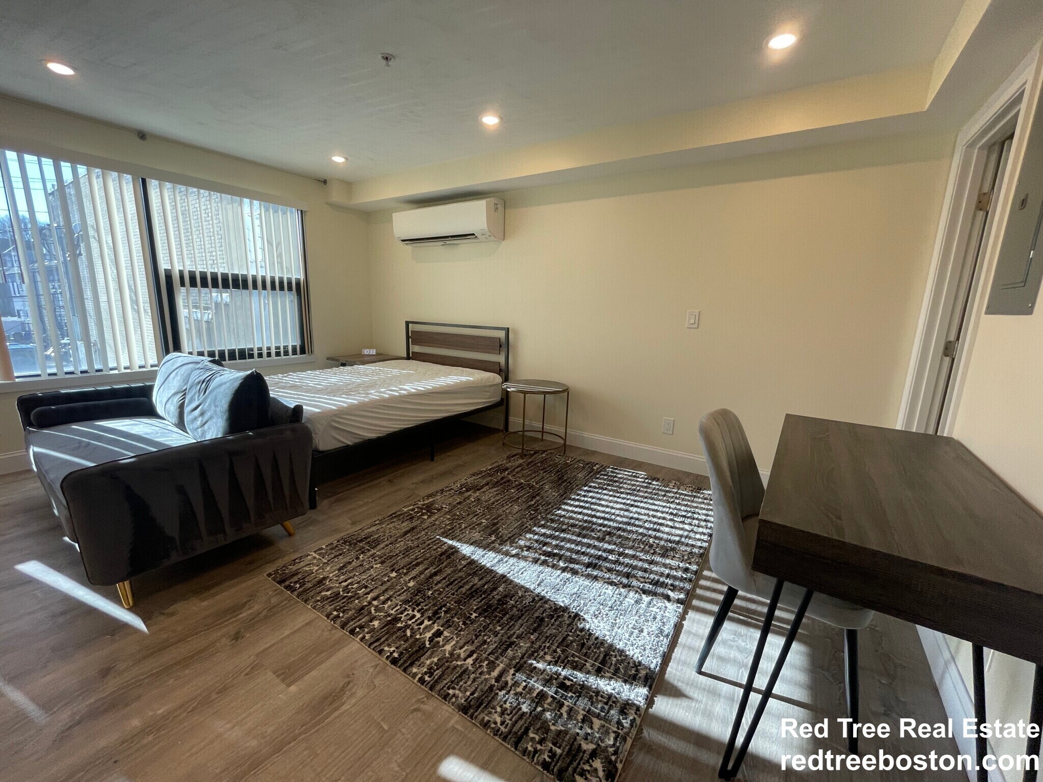 Building Photo - 1028a Commonwealth Ave