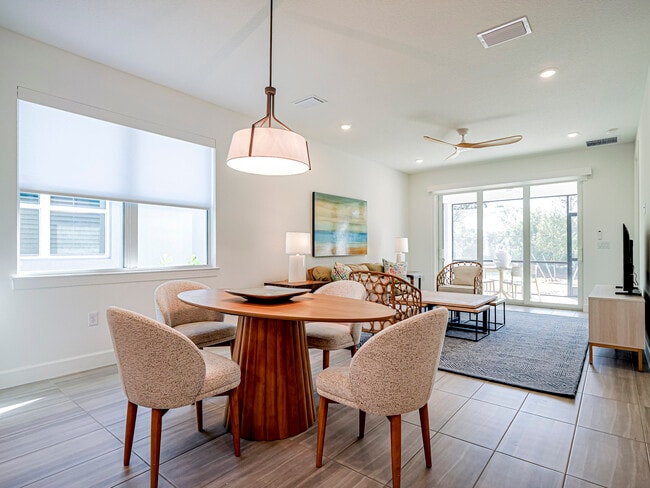 Building Photo - 1447 Harper Wy