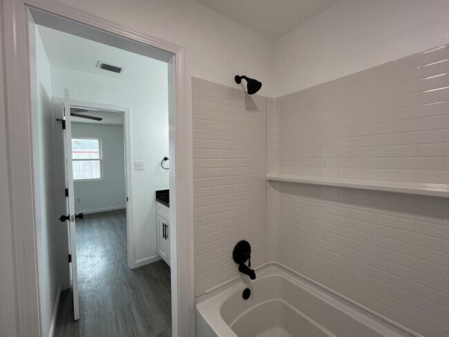 Building Photo - Award Winning Flour Bluff School District!!