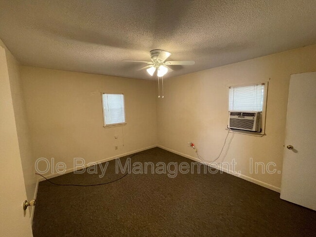 Building Photo - 400 Hall Ave