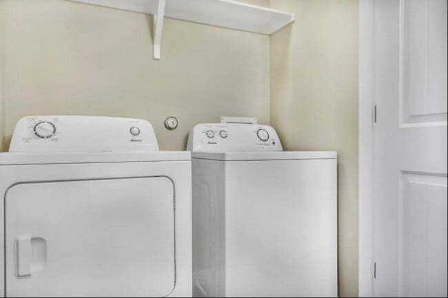 Building Photo - 4611 Graceful Ln