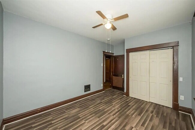Building Photo - "Charming 2-Bed Duplex Retreat on Pennsylvania Ave – Spacious 1170 Sq Ft in Vibrant St. Louis!"