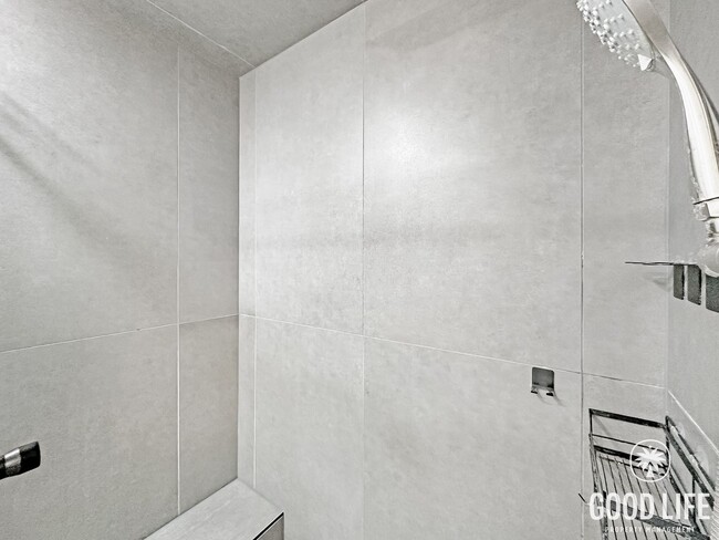 Building Photo - PRICE REDUCTION! 2BR in Gated Community | Pool, Jacuzzi & Balcony