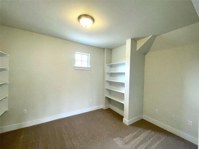 Building Photo - 13001 Hymeadow Dr