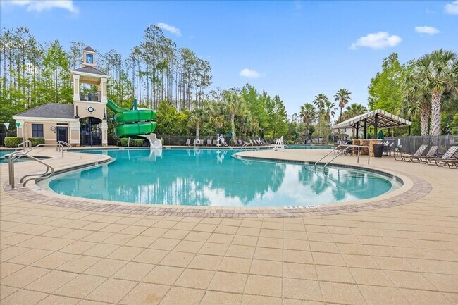 Building Photo - Spacious 2/2 Condo located in the highly s...