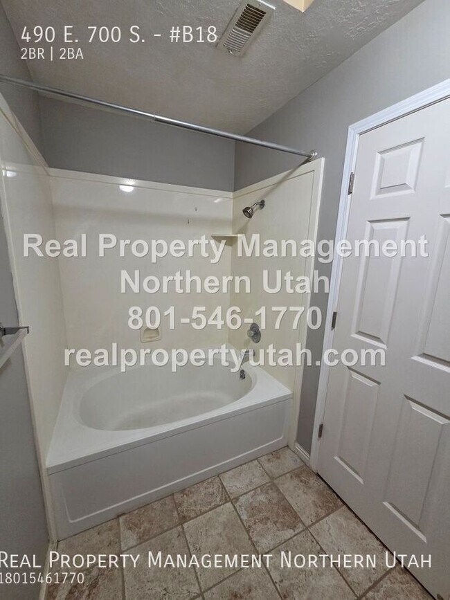Building Photo - 490 E 700 S