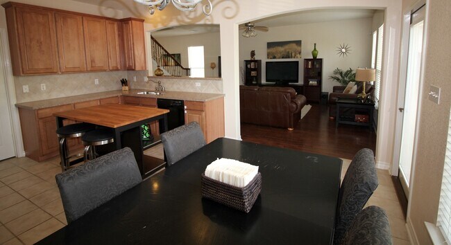 Building Photo - Rental in the Villas!