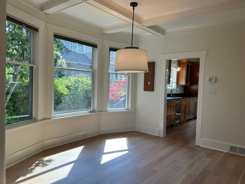 Dining room - 211 W Boston St
