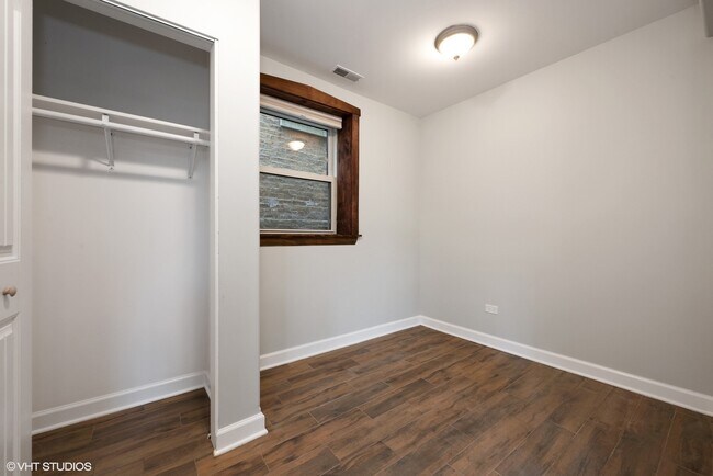 Building Photo - 3428 N Damen Ave