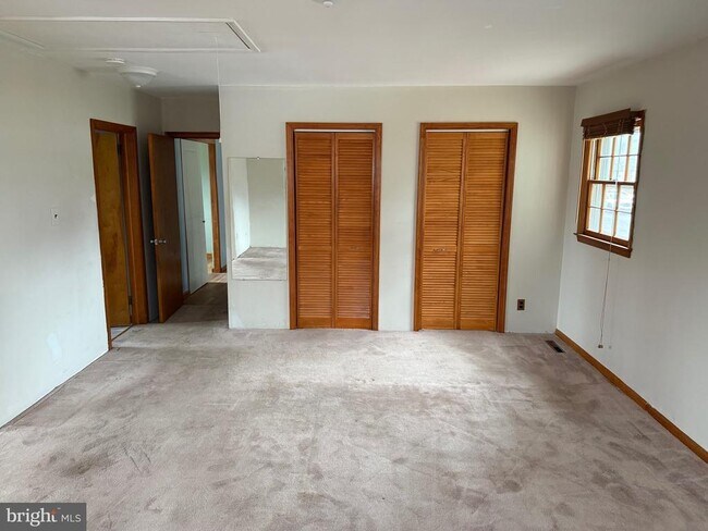 Building Photo - 448 Lake Ave