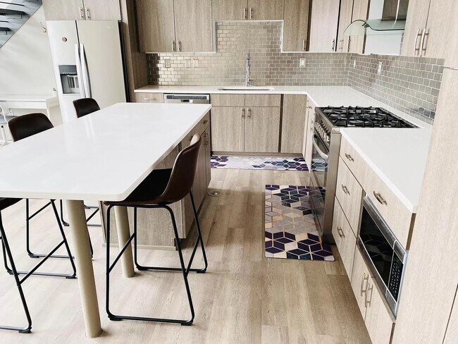 Kitchen 02 - 367 Auden Ave