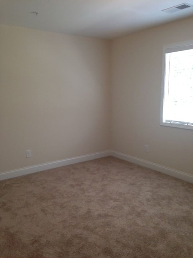 Building Photo - 1445 Brookwood Dr