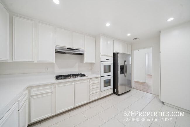 Building Photo - 333 S Elm Dr