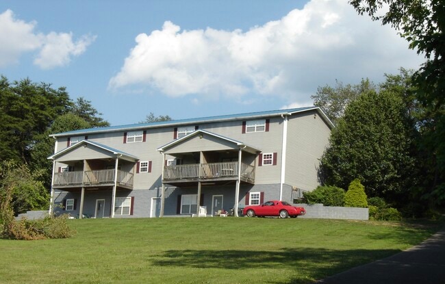 Building Photo - 440 Long Hollow Rd