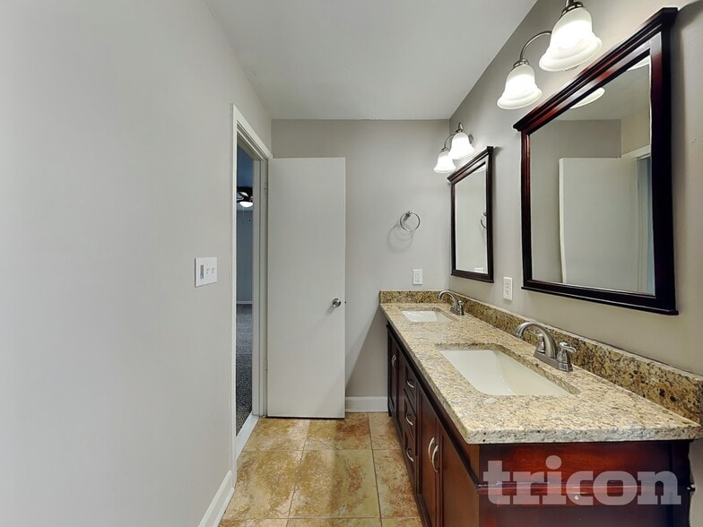 Building Photo - 7035 Montroff Cir