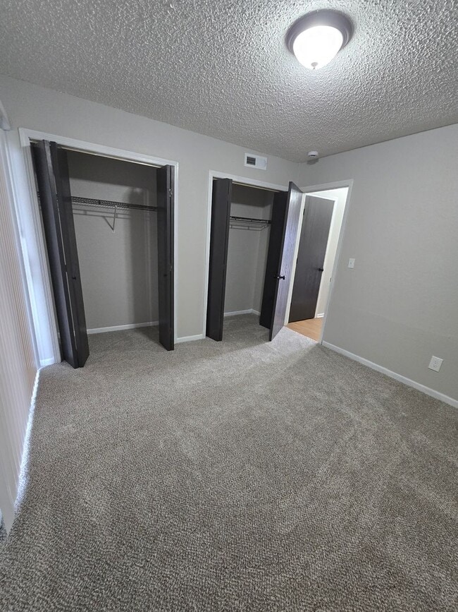 Building Photo - Updated 1 bedroom apartment in Osage Beach right behind Hyvee