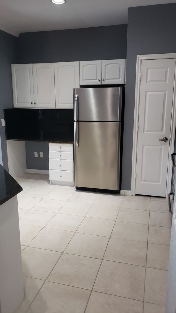 Building Photo - Large 1 Bedroom / 1 Bathroom Condo with Water Fountain View in Downtown Orlando!