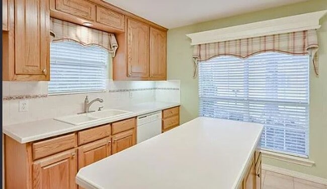 Building Photo - Super Cute 3 Bedroom Home in the Heart of Waxahachie