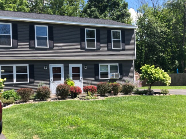 Building Photo - 485 Old Niskayuna Rd
