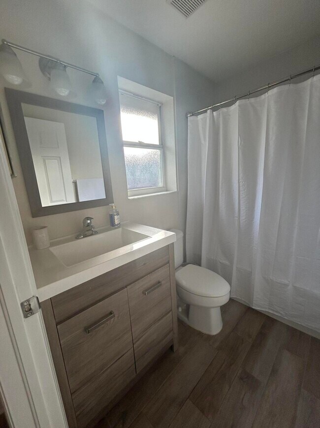 Building Photo - 1136 Staghorn St