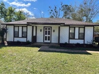 Building Photo - Welcome home to this charming 2-bedroom, 1-bath residence featuring a warm and inviting layout. E...