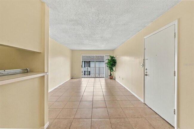 Building Photo - 905 W Oak Ridge Rd