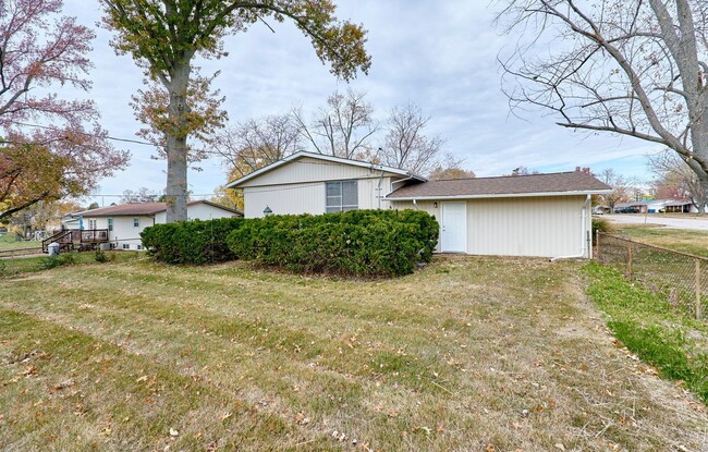 Building Photo - 5134 Red Cedar Ct