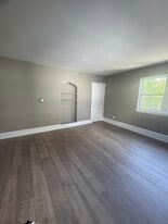 Building Photo - 131 S Maple Ave
