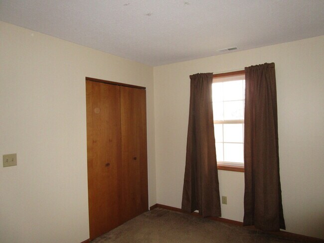 Building Photo - New Listing in Albion!!!