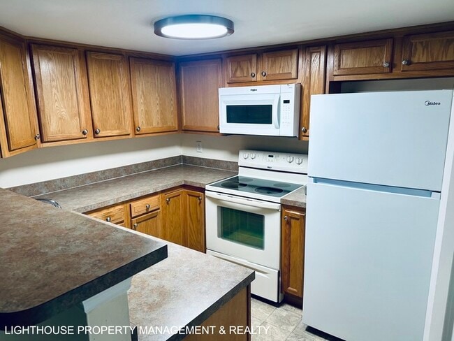 Building Photo - Awesome 2 Bed/2 Bath Townhome, Minutes fro...