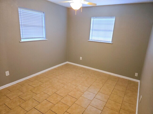 Building Photo - 5140 Minnie St
