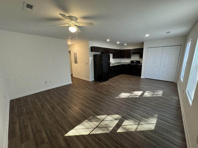 Building Photo - 406 Chestnut St