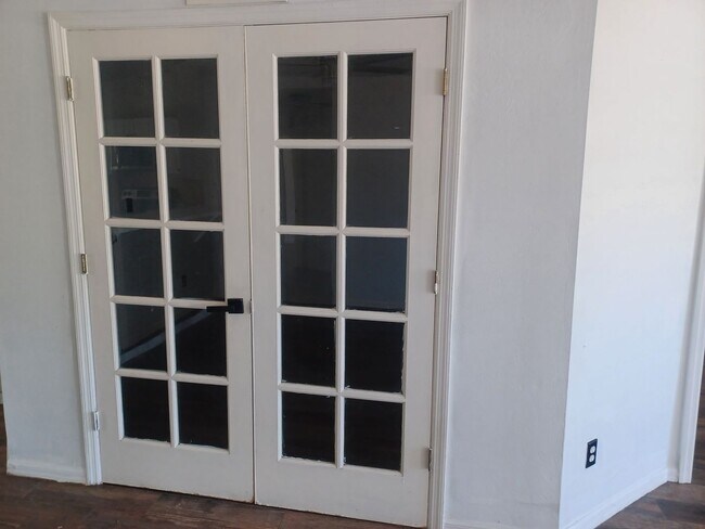 Building Photo - Available Now: 3/2 + den Home On A Quiet D...