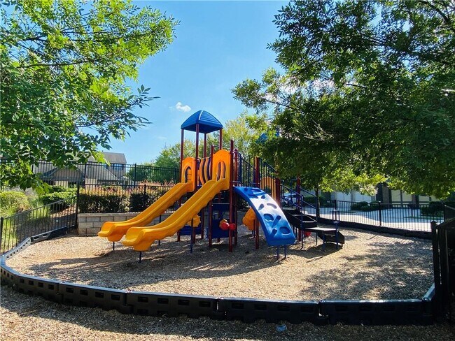 Building Photo - 836 Red Hart Ln