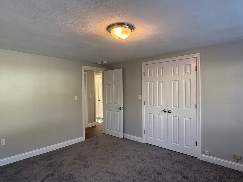 Building Photo - 484 Victory Hwy