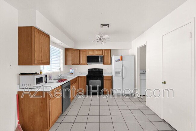 Building Photo - 2210 W Hermosa Dr