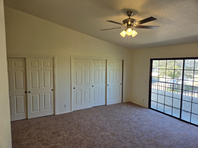 Building Photo - 652 Shady Ln