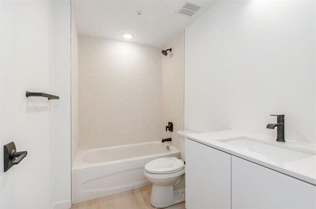 Building Photo - 2722 Hope St