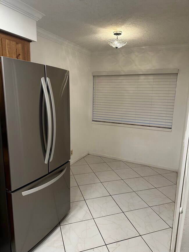 Building Photo - 3817 Arelia Dr S