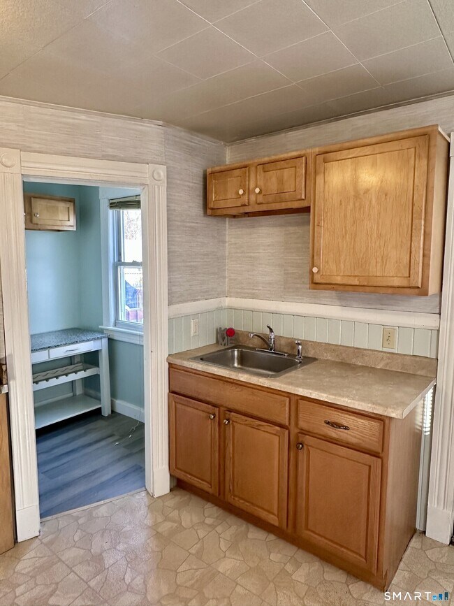 Building Photo - 24-26 Dean Ave