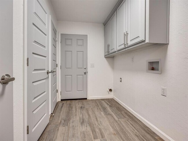 Building Photo - 6312 Overcourt Manor