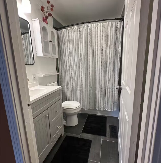 Building Photo - Charming 2-Bedroom Main-Floor Home with Fenced Yard & Utilities Included