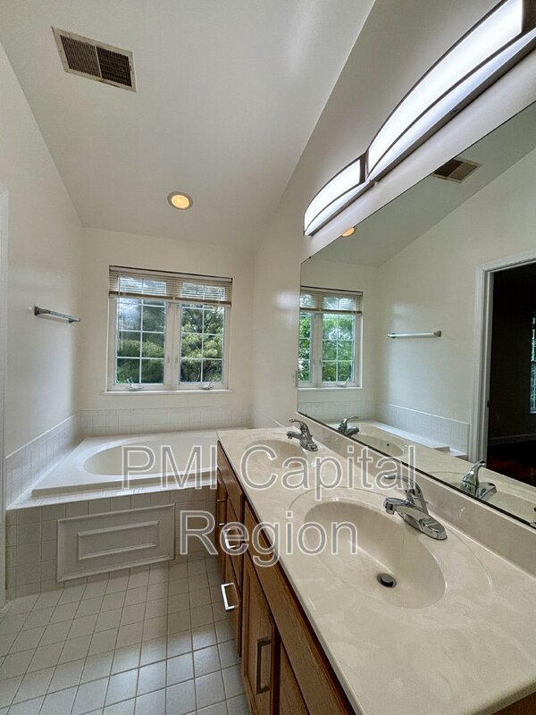 Building Photo - 20800 Mountain Lake Terrace