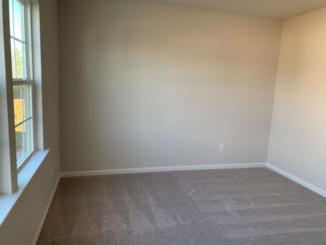 Building Photo - Resort life for your family in the Palisades!