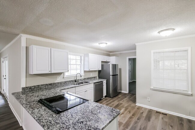 Building Photo - 1316 Airport Ln SW