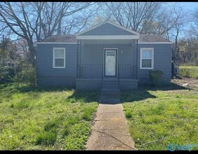 Building Photo - 905 Fairway Dr NW