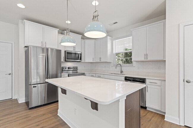 Building Photo - 404 Avery Glenn Way