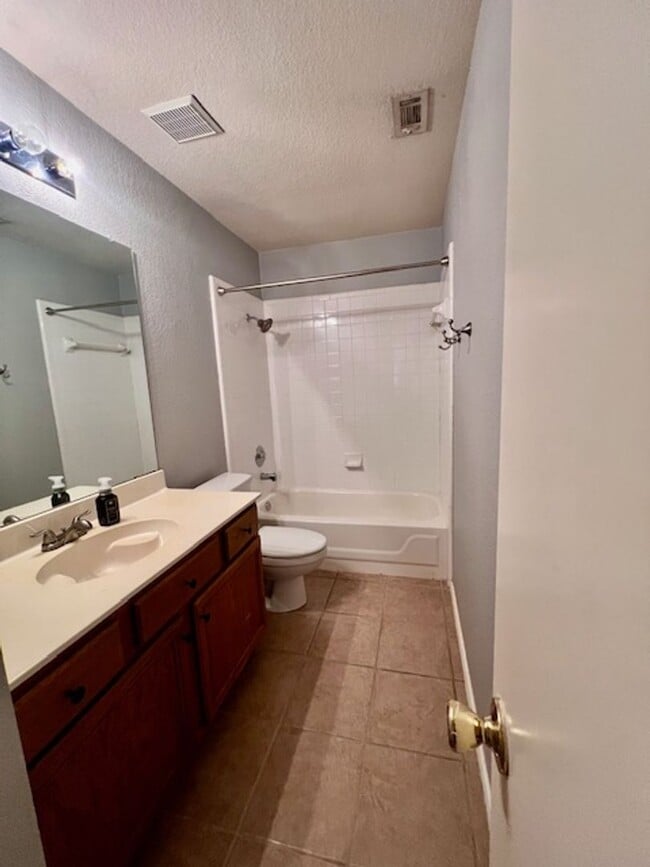 Building Photo - Steeds Crossing / One Story / 3 bedrooms, 2 bath, 2 living / Pflugerville ISD