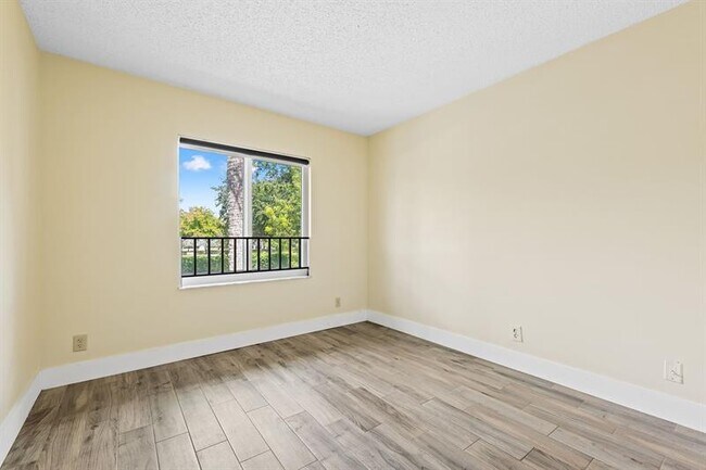 Building Photo - 2983 NW 92nd Ave