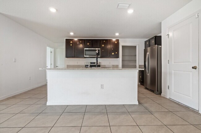 Building Photo - "Spacious 5-Bedroom Haven with Stunning Lake Views & Granite Elegance in Riverview!"